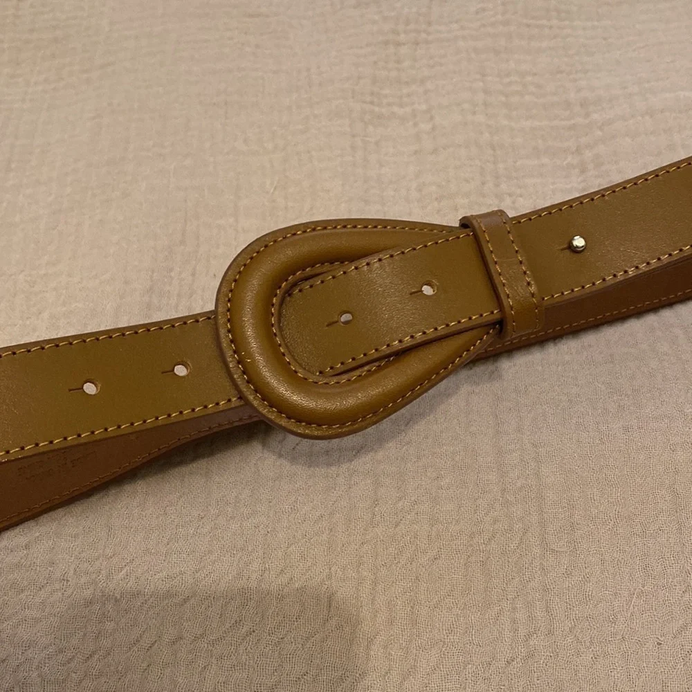 Halogen teardrop genuinely leather brown belt . Size M